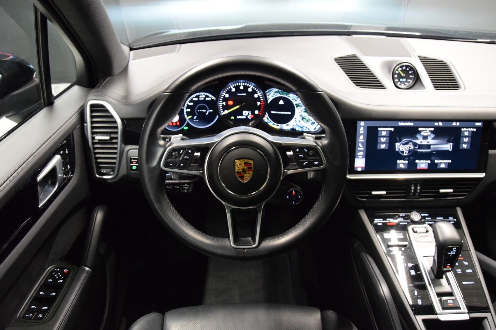 Fahrzeugabbildung Porsche Cayenne E-Hybrid Pano. ACC Matrix. Bose Approv.