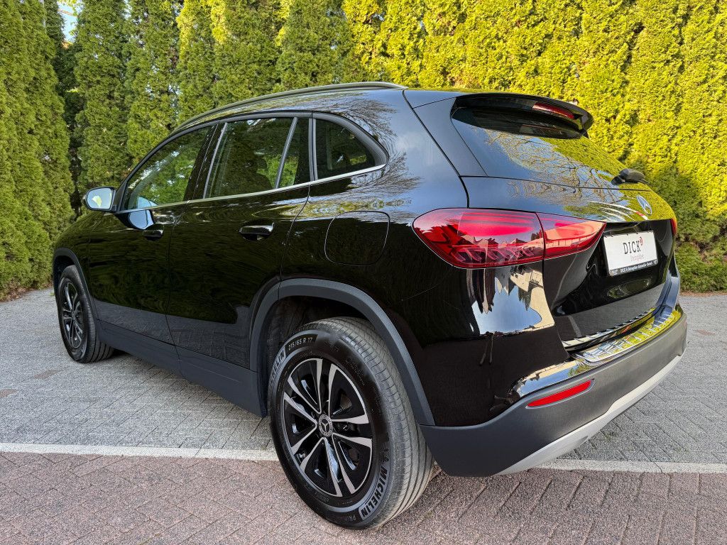 Fahrzeugabbildung Mercedes-Benz GLA 180 7G LED+MBUX+VIRT+SHZ+KAM+PARK+T-LEDER+