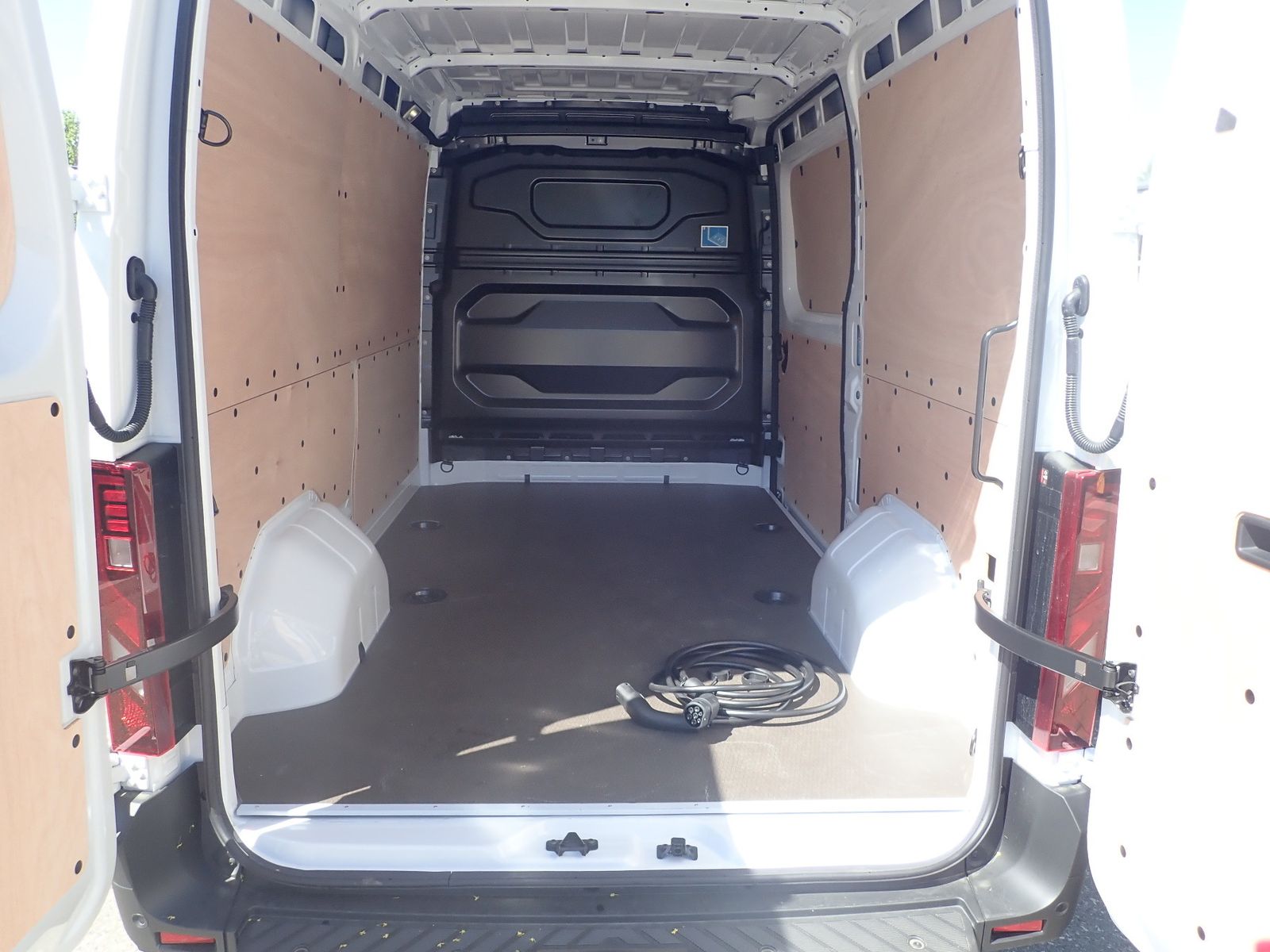 Fahrzeugabbildung Renault Master Kastenwagen E-Tech FWD Kasten advance L2H