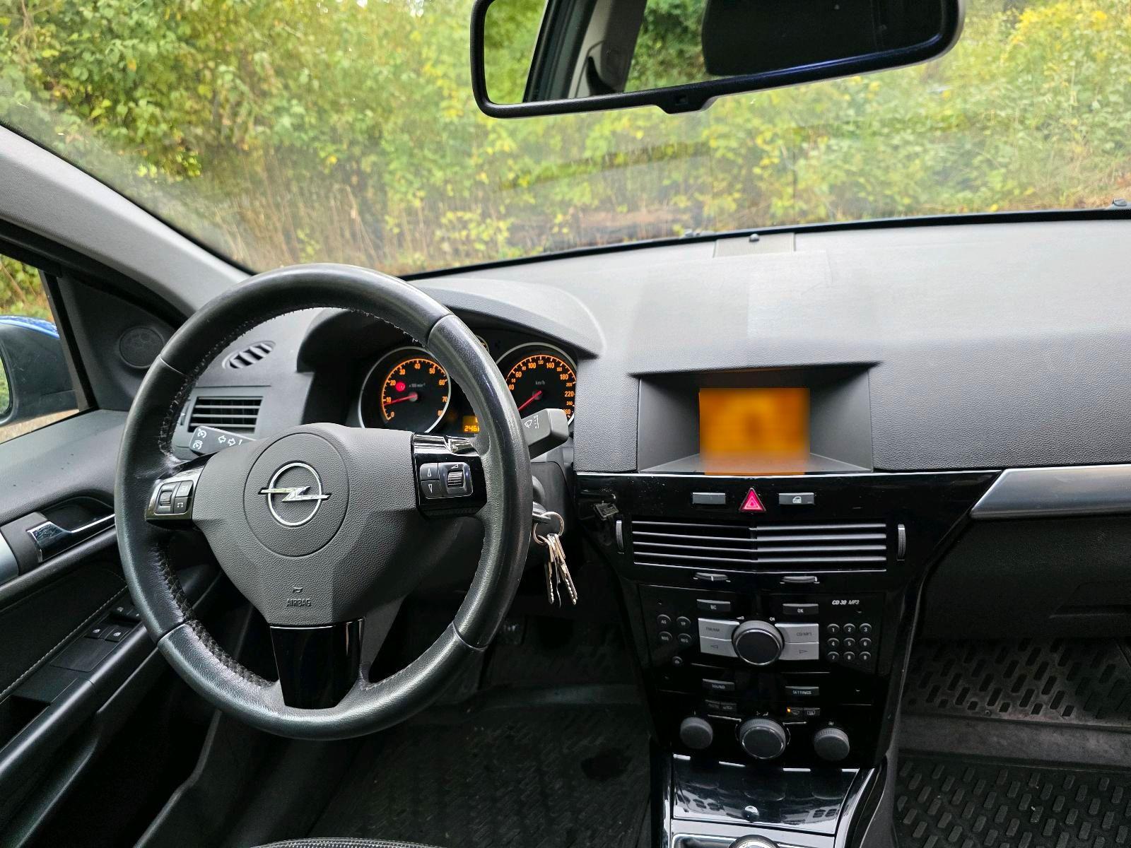 Opel Astra 2009 — photo 12