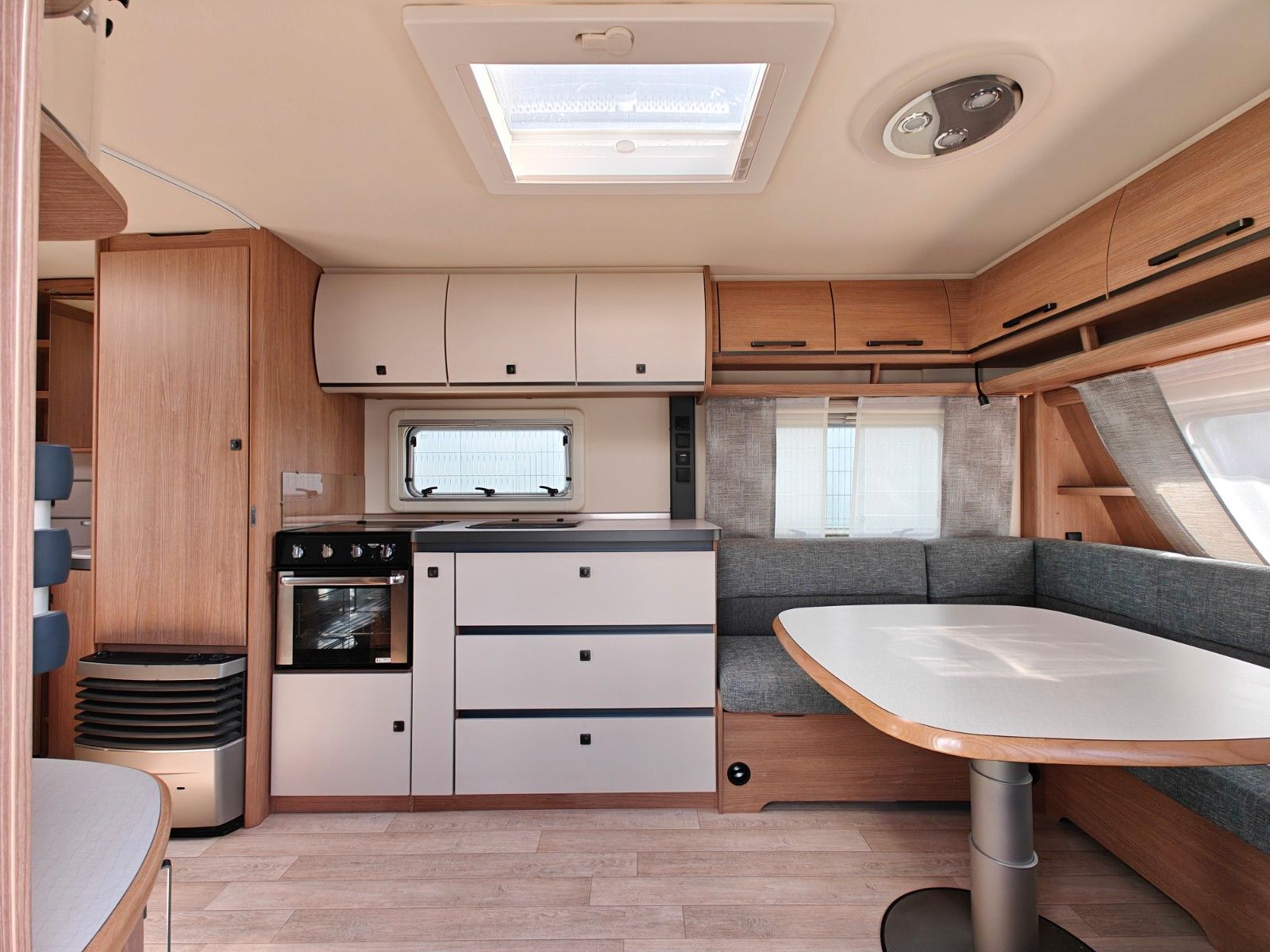 Fahrzeugabbildung Fendt Saphir 560 SF - Mover, Backofen, Citywasser -