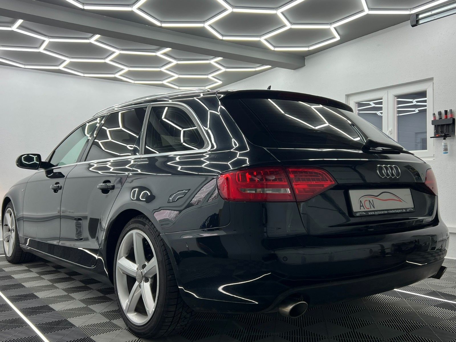 Fahrzeugabbildung Audi A4 Avant S line Sportpaket / plus Quattro