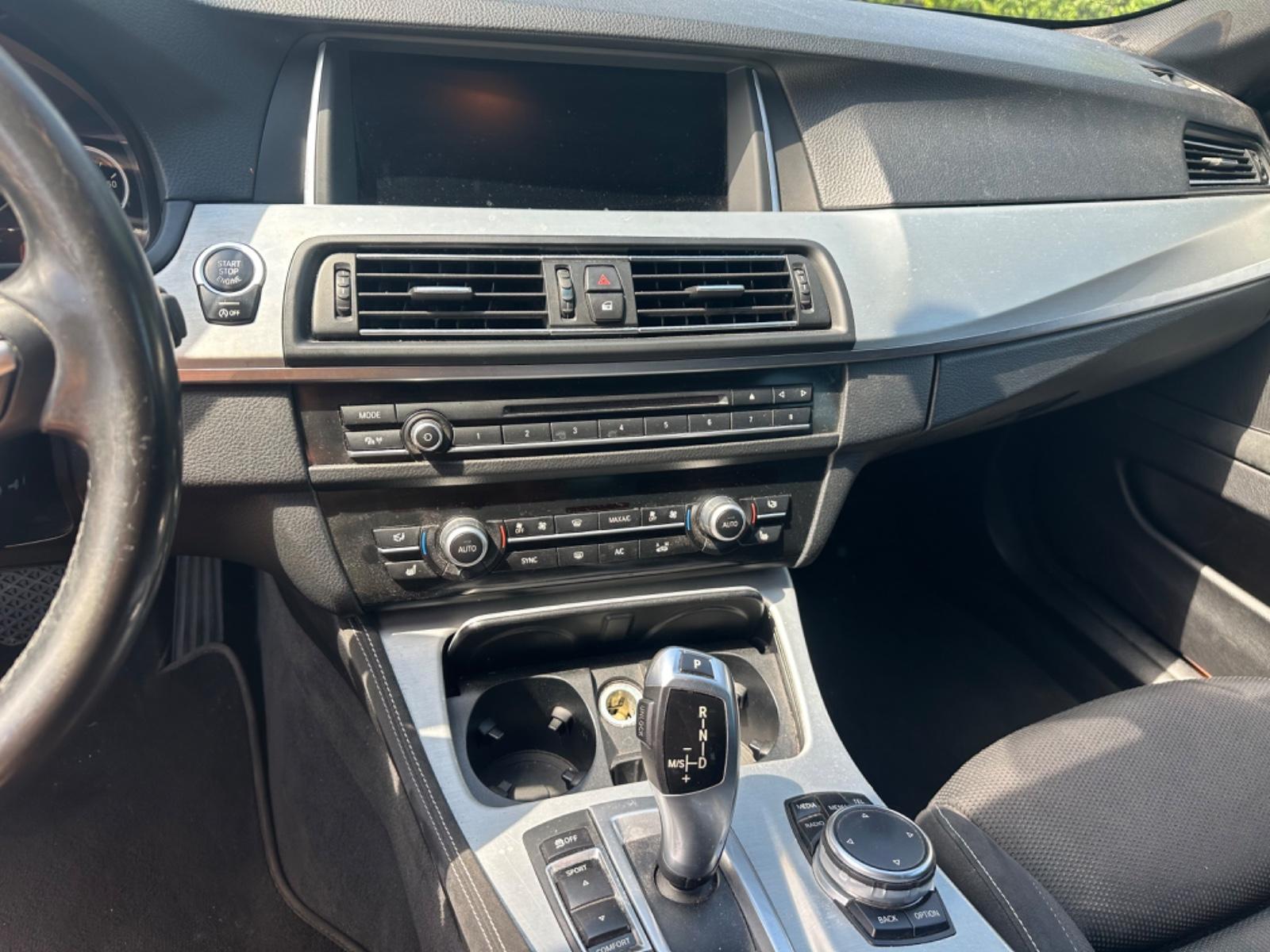 BMW 530 2015 — photo 16