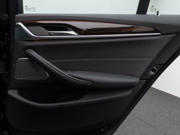 Fahrzeugabbildung BMW 530d xDr Tour Luxury Line ACC H/K Panorama DAB