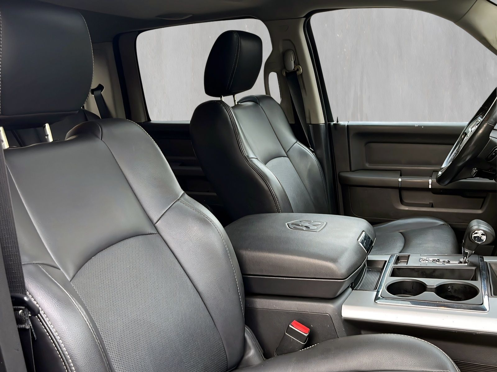 Fahrzeugabbildung Dodge RAM 1500 LPG 103L CREW CAB 1.HAND RF KAM AHK GSD