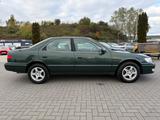 Toyota Camry 2.2 - Toyota Camry mit Benzin-Antrieb: Limousine