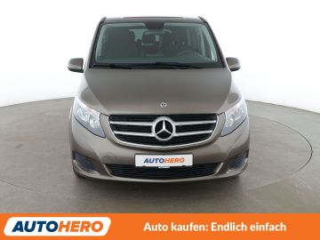 Mercedes V 220 - 9