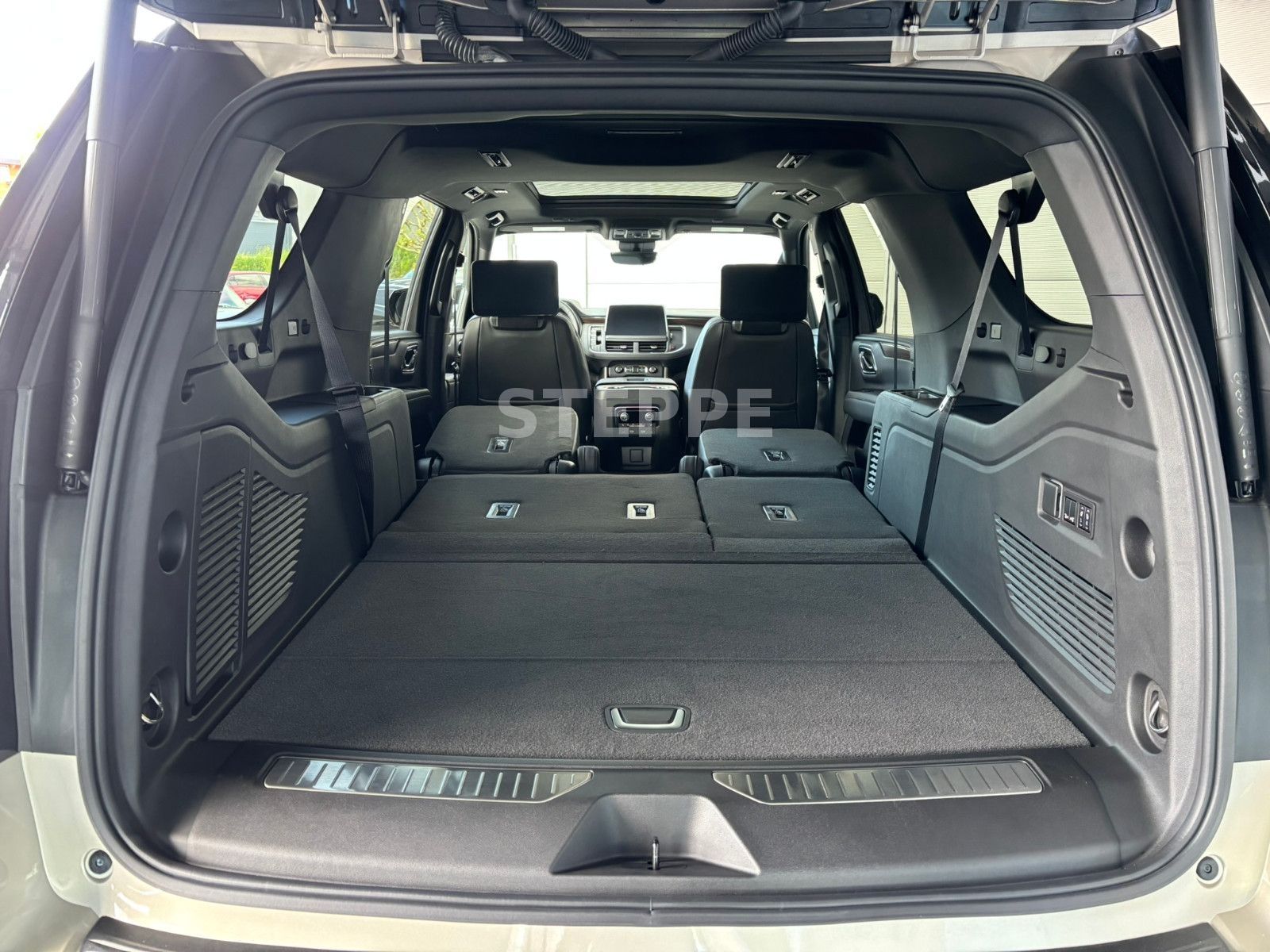 Chevrolet Suburban 6,2 High Country AHK  22"Alu; Luftfeder