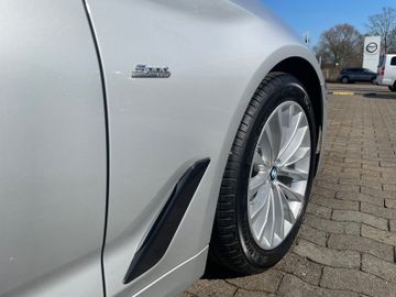 Fahrzeugabbildung BMW 520 d Touring Sport Line Aut. AHK ACC HUD uvm.