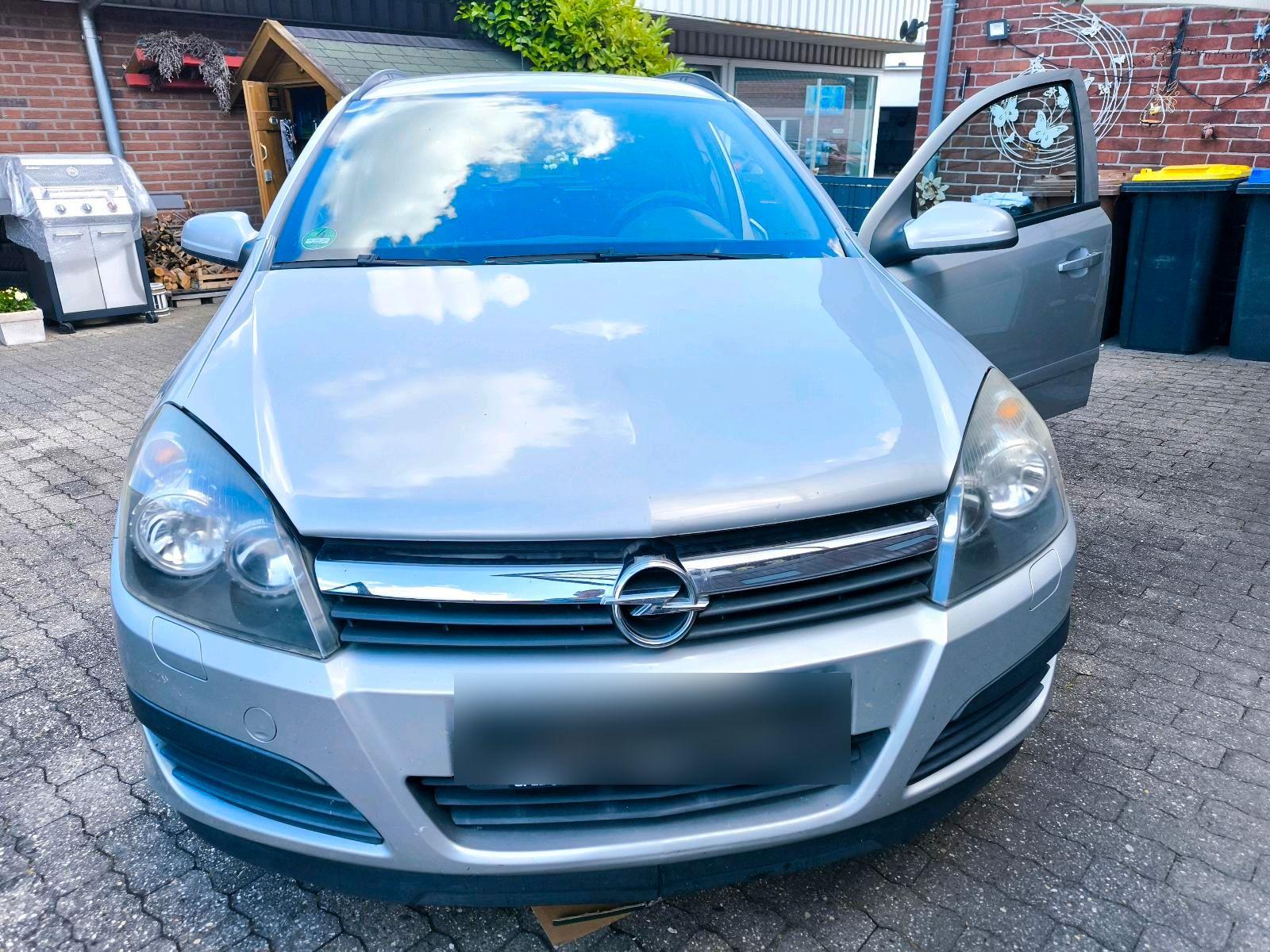 Opel Astra 2006 — rear view