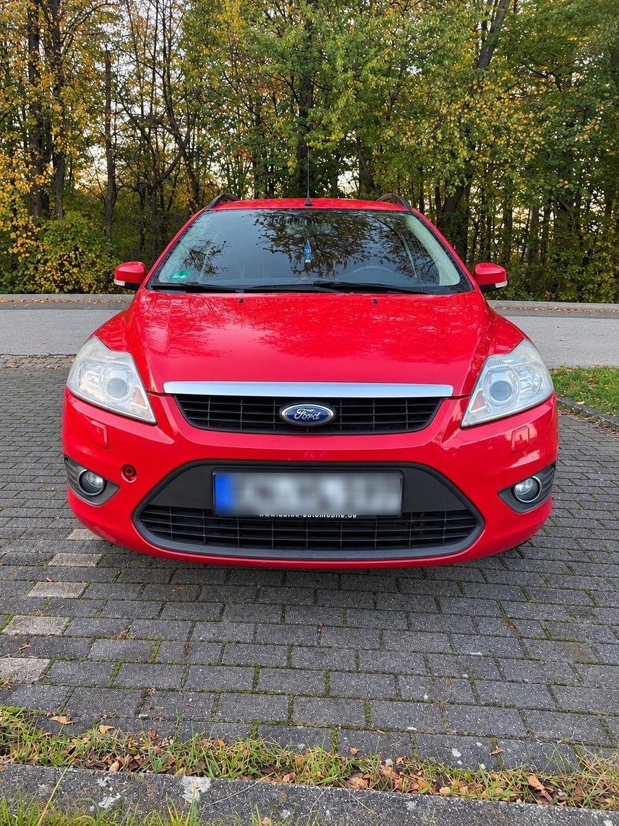 Ford Focus 2010 — rear view