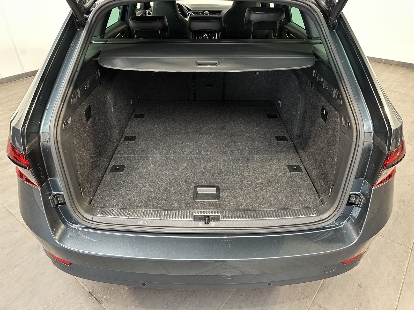 Fahrzeugabbildung SKODA Superb Combi 2.0 TDI Sportline NAV+LED+AHK+VCOCK