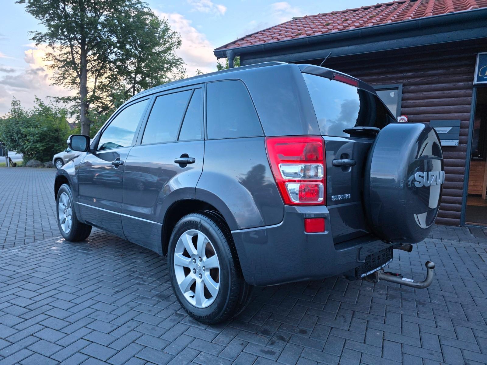 Suzuki Grand Vitara 2.4 VVT 169 ch 4x4 Club • Boîte auto • 5 portes • GPS • Attelage