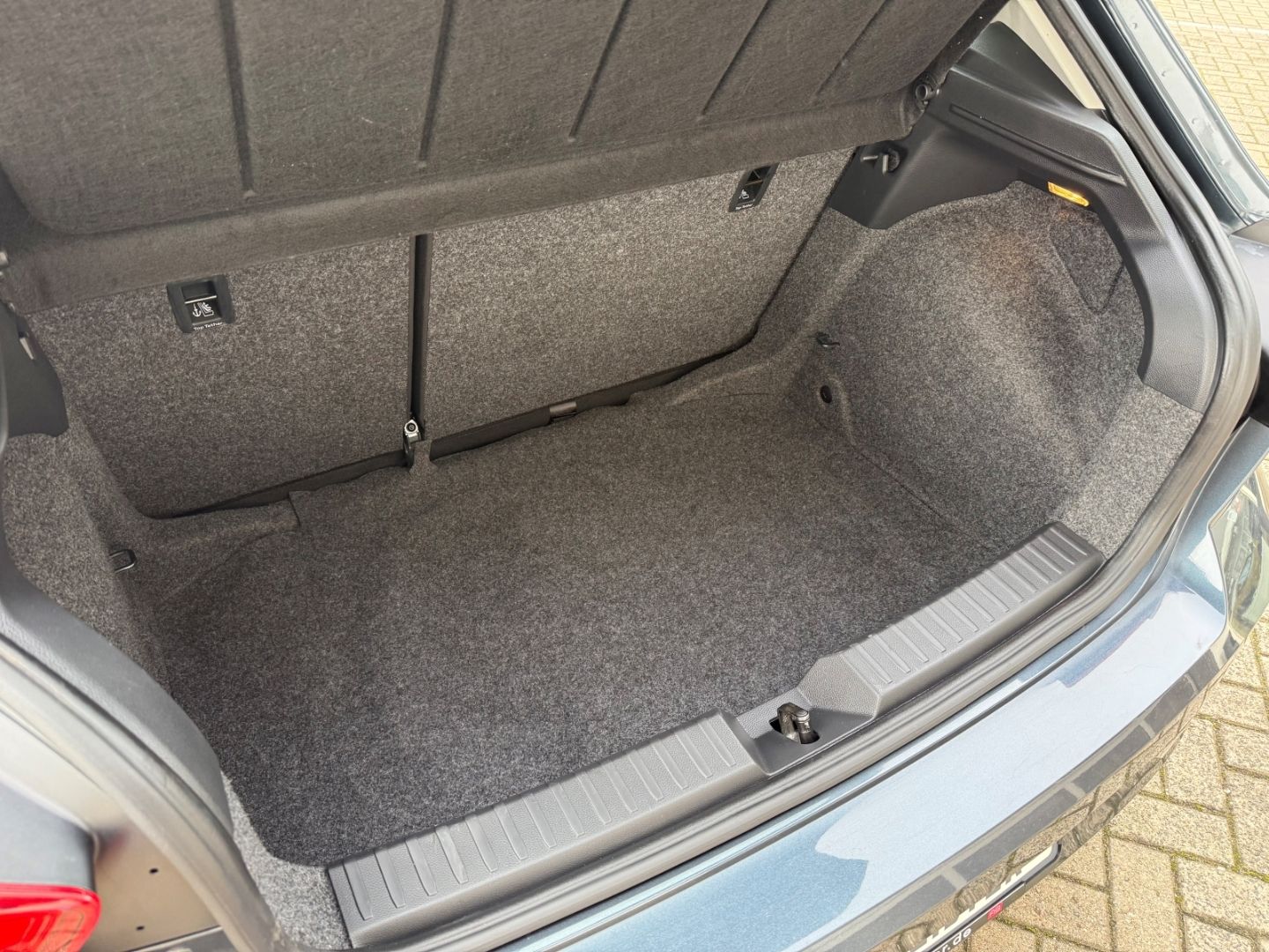 Fahrzeugabbildung SEAT Ibiza Style LED Mehrzonenklima SHZ Carplay Berg