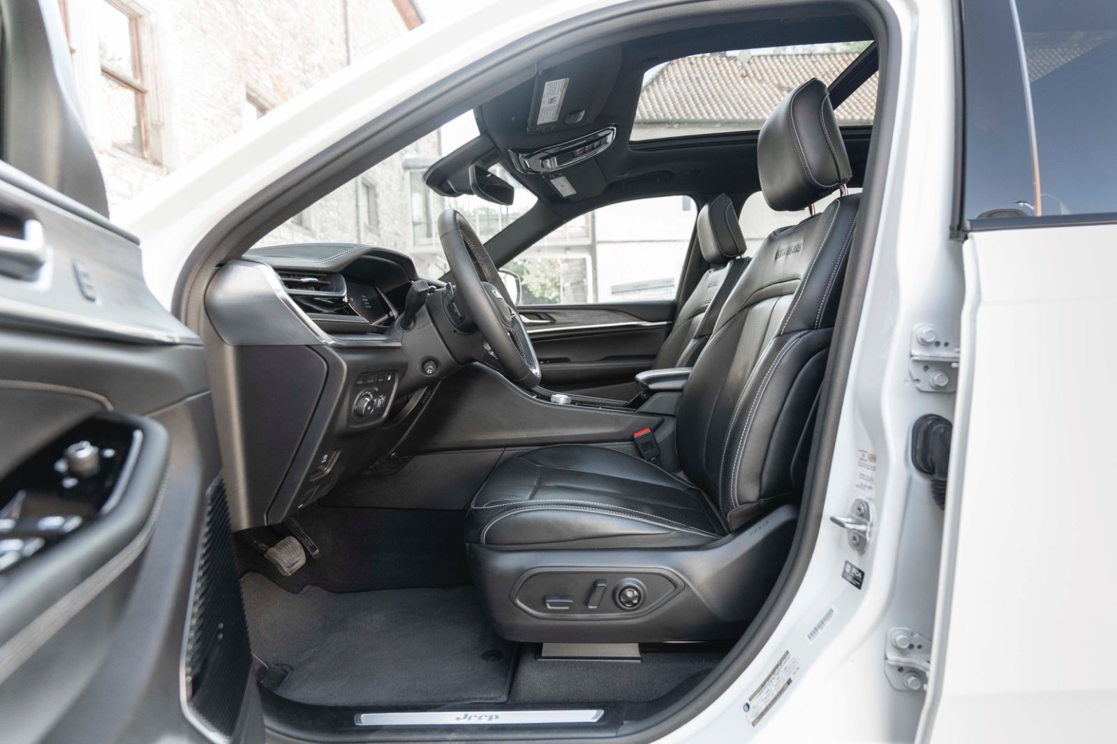 Fahrzeugabbildung Jeep Grand Cherokee 2.0 Overland 4XE McIntosh LED ACC