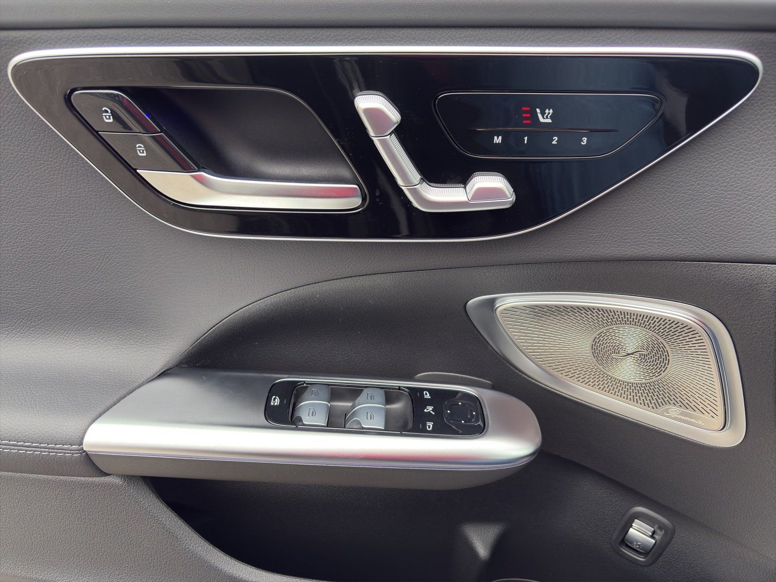 Fahrzeugabbildung Mercedes-Benz C 300 d T EDITION AMG AHK DIGLIGHT 360° MEMORY