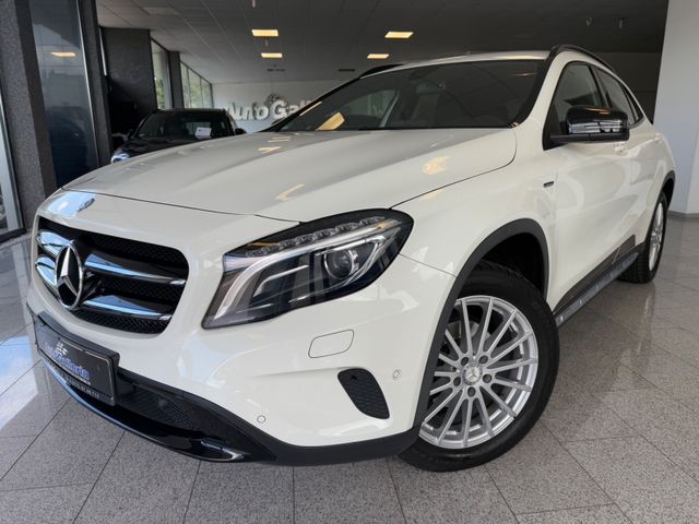 Mercedes-Benz GLA 180 7G-DCT Navi BiXenon SHZ AHK Night