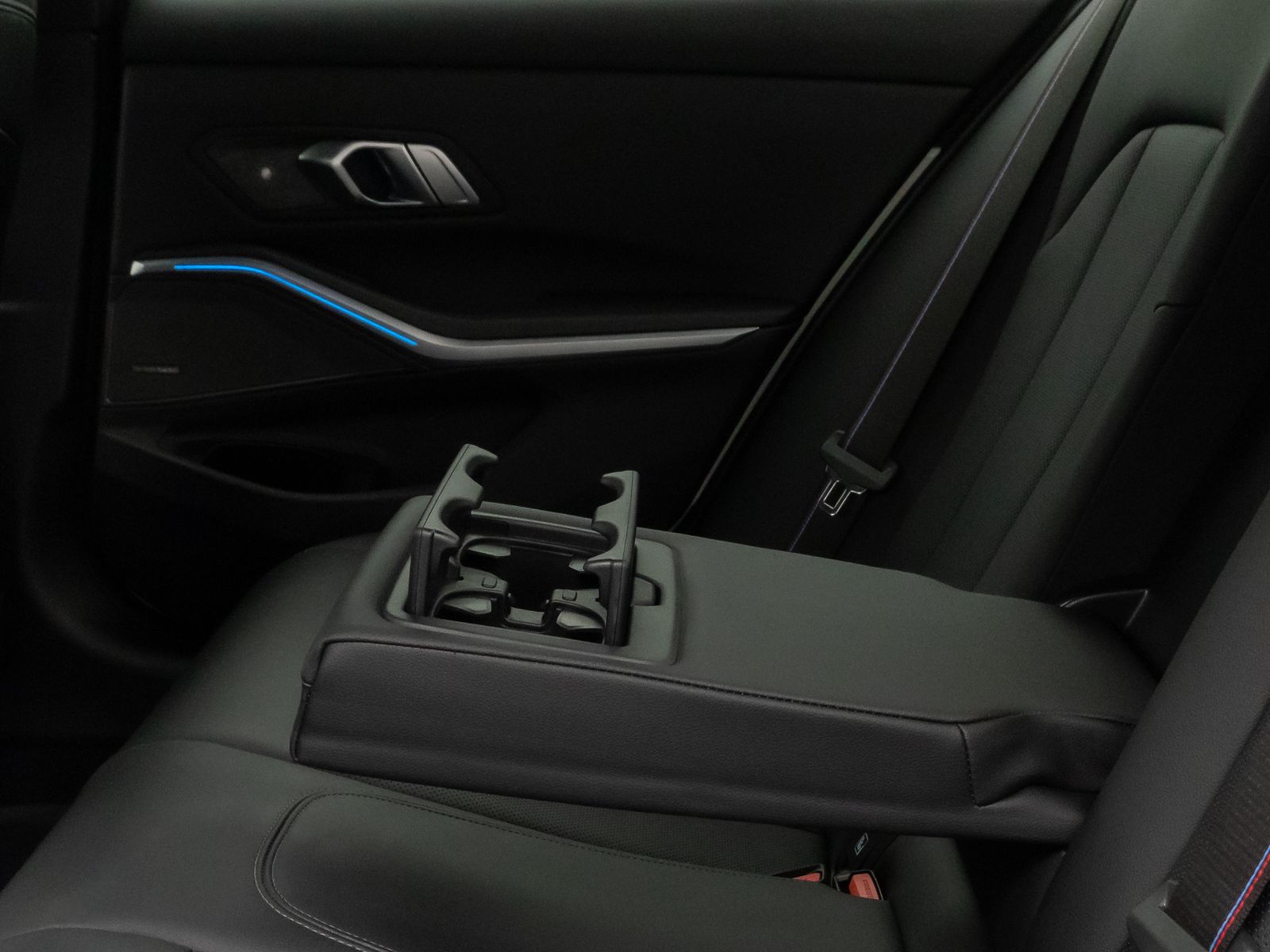 Fahrzeugabbildung BMW 320i M Sport Pro 360°HUD DAB H/K Standhzg LED