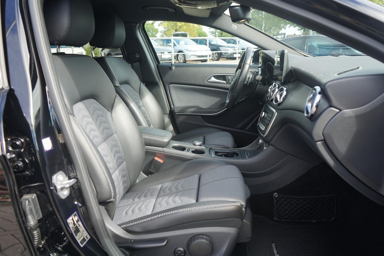 Mercedes-Benz GLA 200 Style LED Navi Sitzheizung Teilleder AHK
