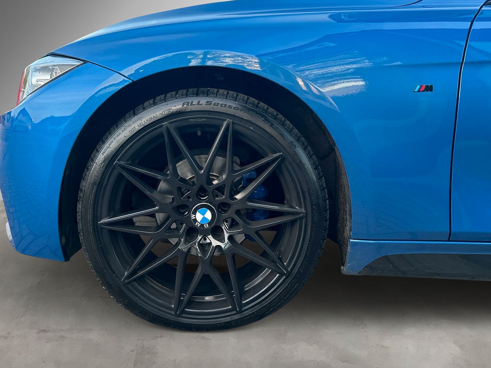 Fahrzeugabbildung BMW 320 i *M-Paket*Alcantara*Head-Up*Ambiente*