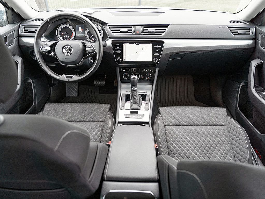 Fahrzeugabbildung SKODA Superb Combi 2.0 TDI Ambition AHK NAVI DAB+ GRA