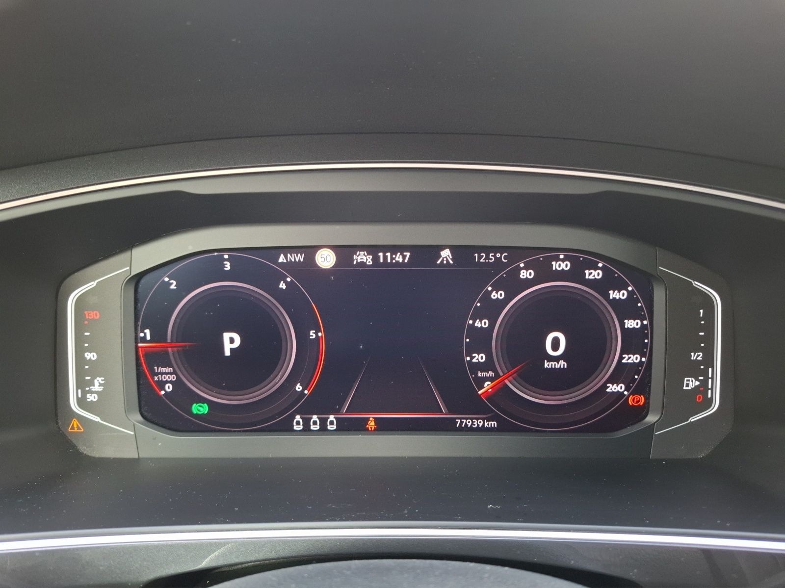 Fahrzeugabbildung Volkswagen Tiguan TDI Elegance DSG 4Mo Matrix AHK Navi AIF´