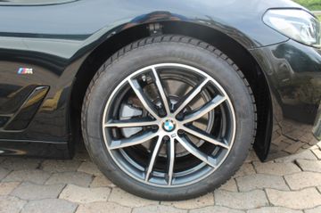 Fahrzeugabbildung BMW 520 d Lim. M Sport HeadUp+Komfortsitze+GSD