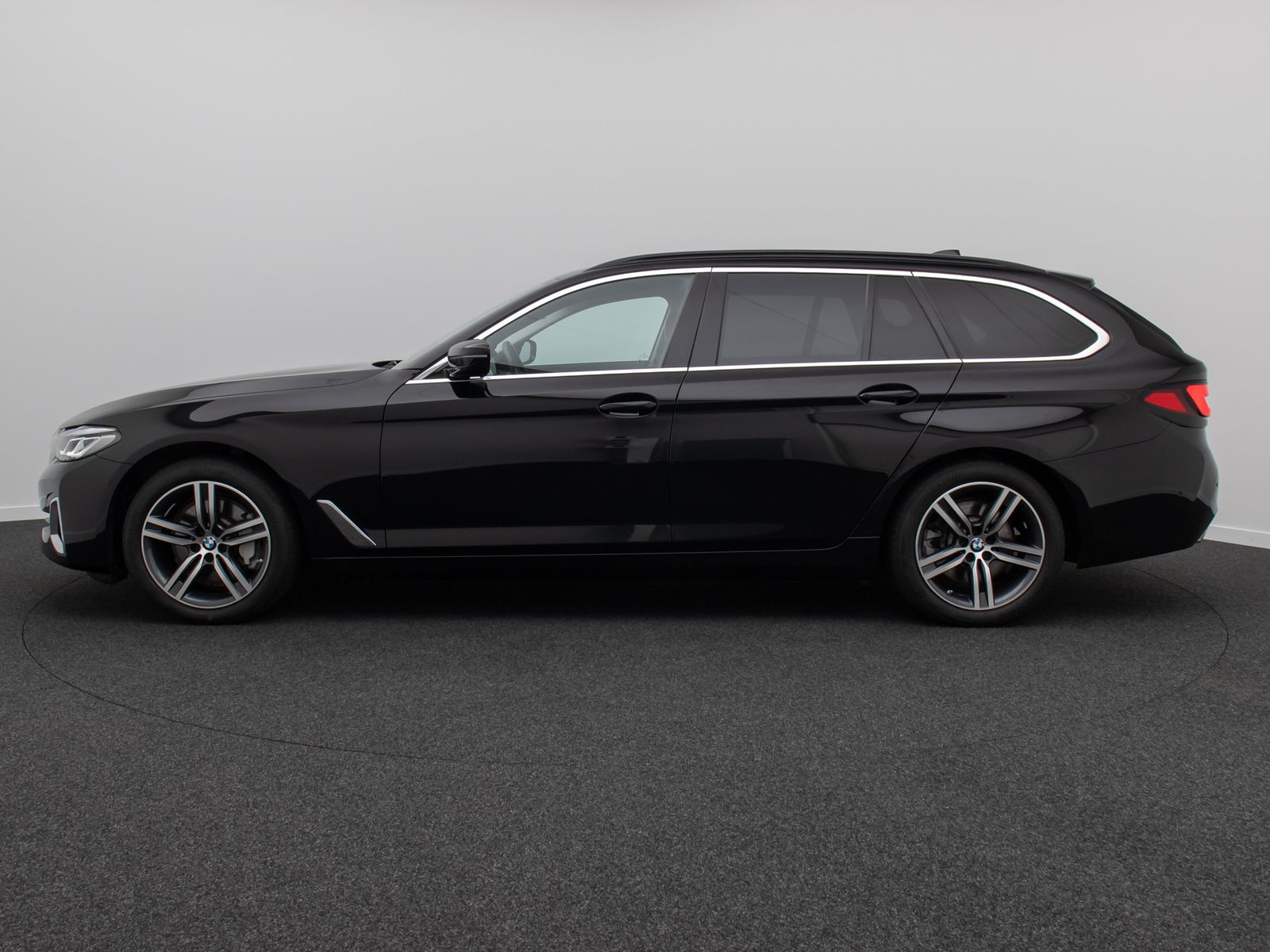 Fahrzeugabbildung BMW 530i xD Luxury Line 4xKlima AHK Kamera DAB Alarm