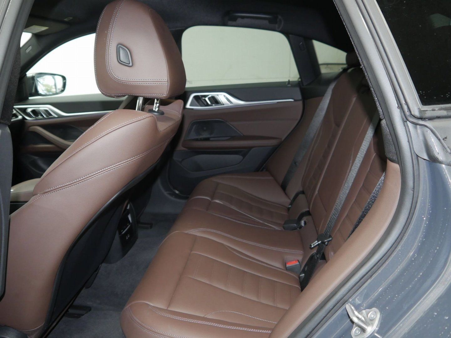 Fahrzeugabbildung BMW i4 xDrive40 Gran Coupé, Parking Assistant Plus