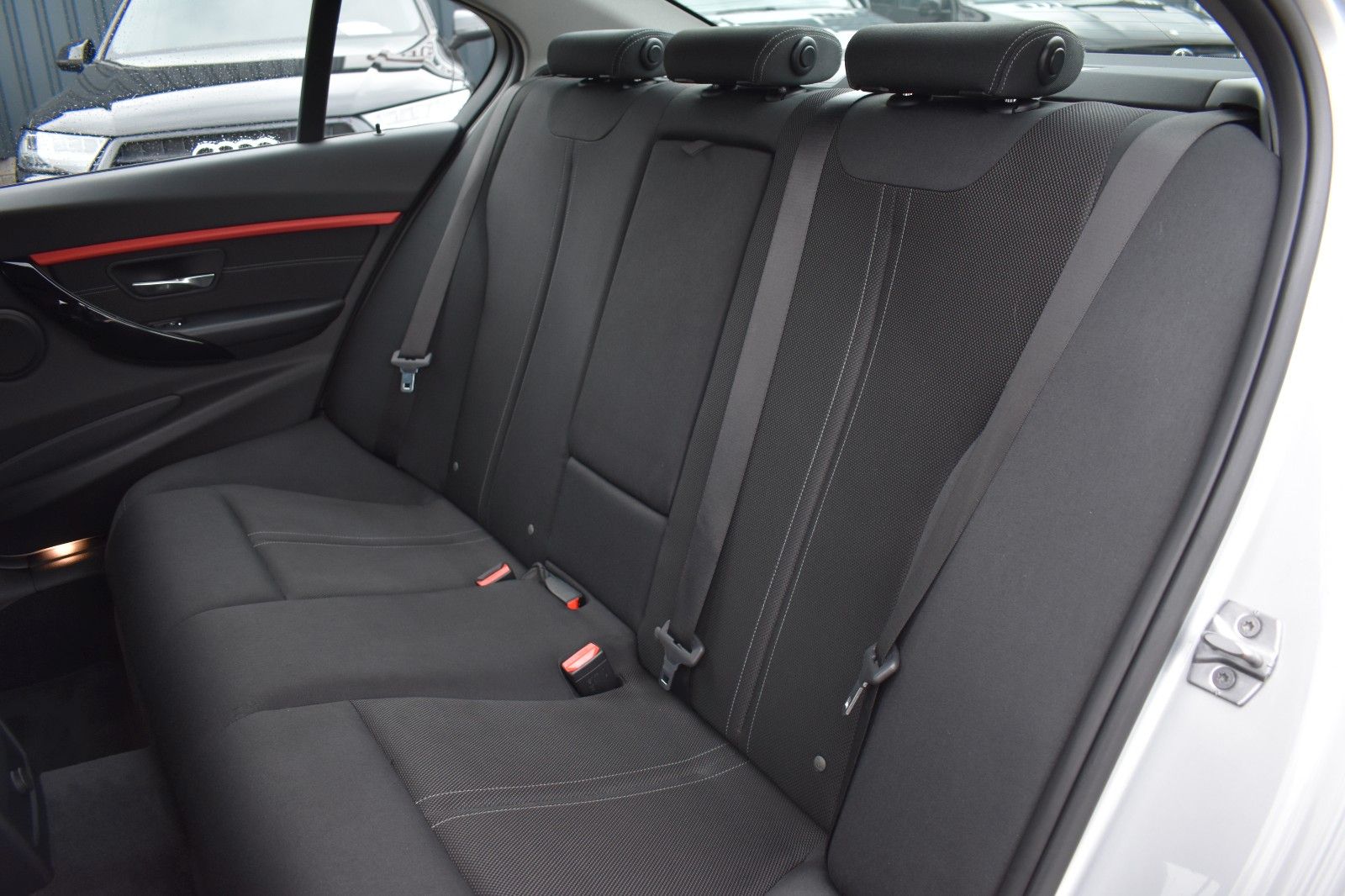 Fahrzeugabbildung BMW 320 i Limo. Sport Line