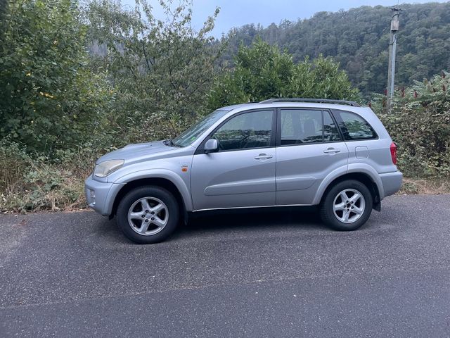 Toyota RAV4 2002 D4D lang viele Neuteile s...