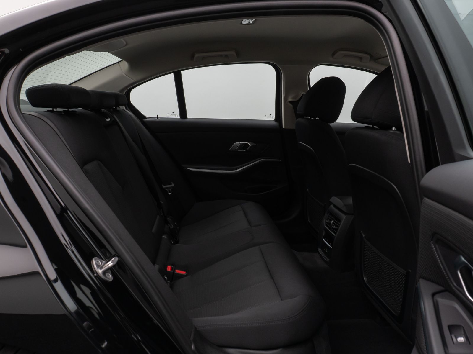 Fahrzeugabbildung BMW 320e Kamera DAB HiFi Lenkradheizung Alarm Parkas