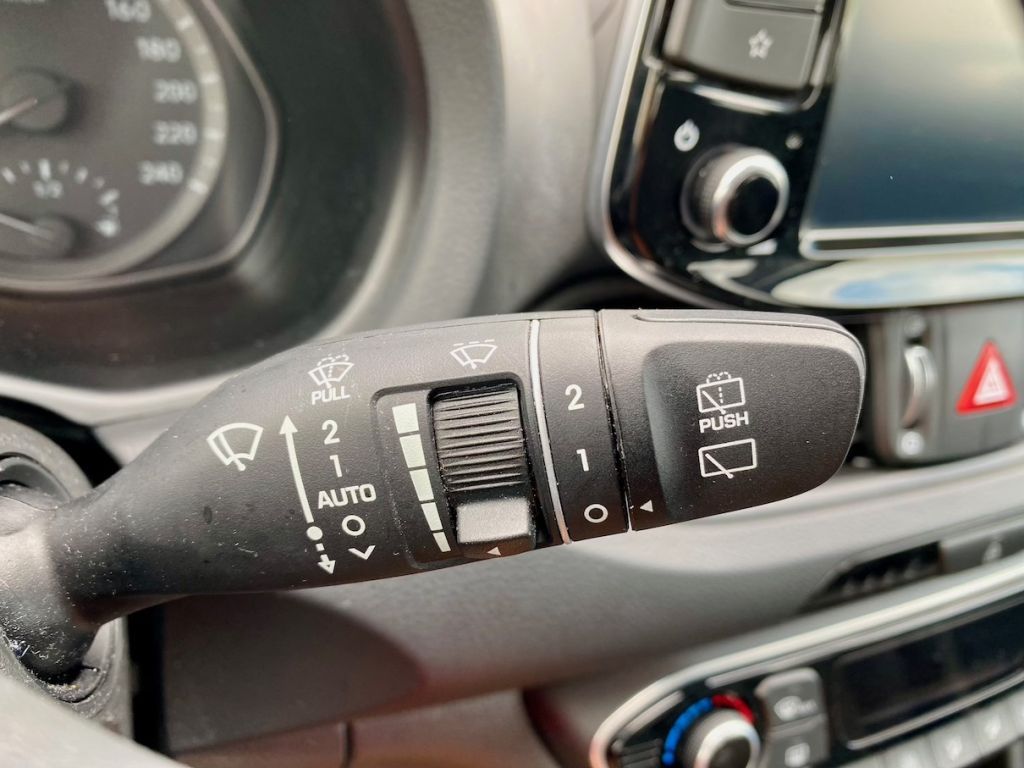 Fahrzeugabbildung Hyundai i30 1.0 AAC SHZ ALLWETTERREIFEN ALU KAMERA PDC