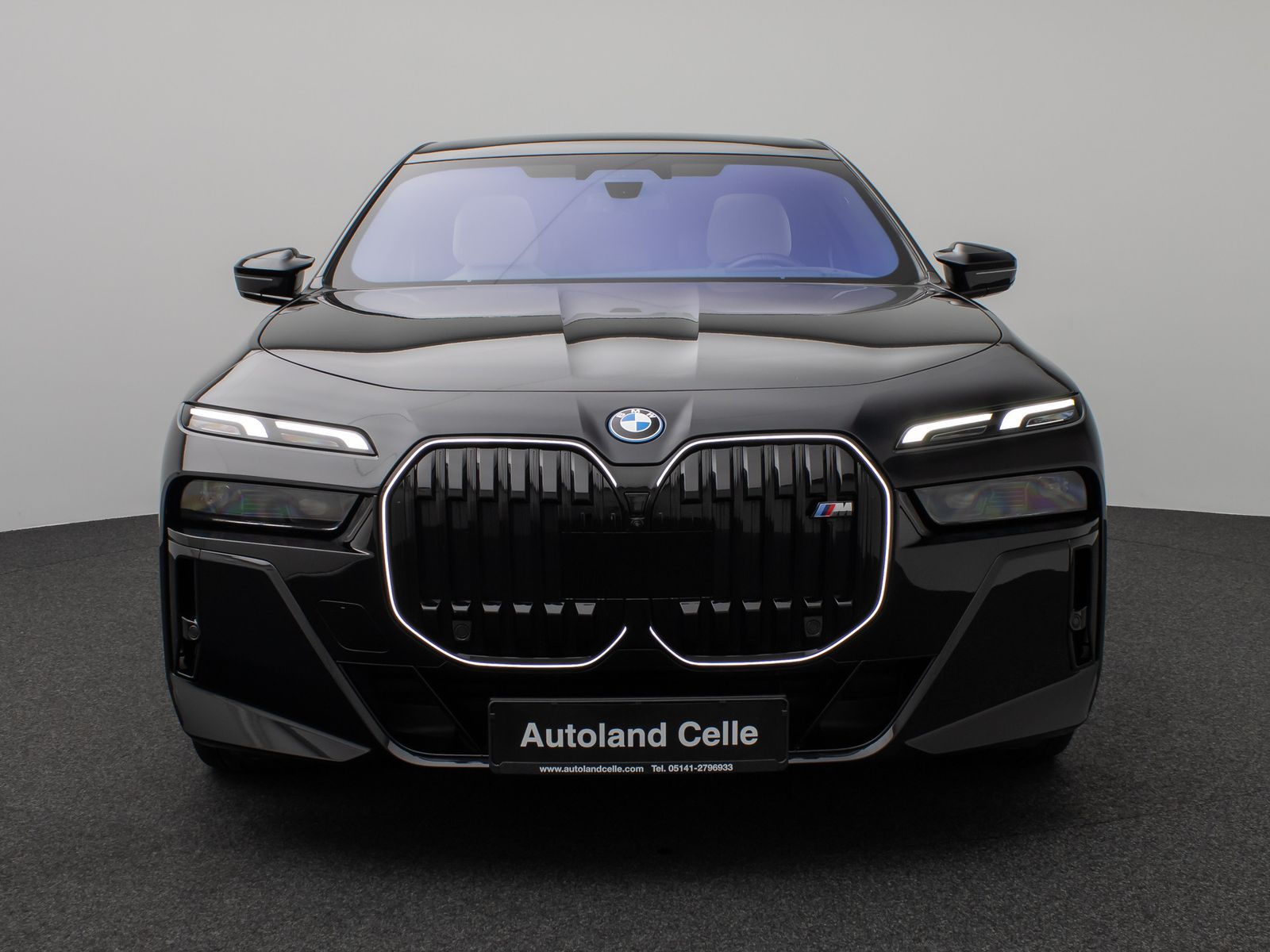 Fahrzeugabbildung BMW M760e Sky Lounge B&W Fond Ent M-Performance Voll