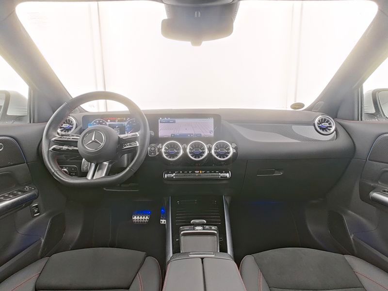 Fahrzeugabbildung Mercedes-Benz GLA 220 4M AMG Premium AHK+Keyless+Totw+Ambi+Kam