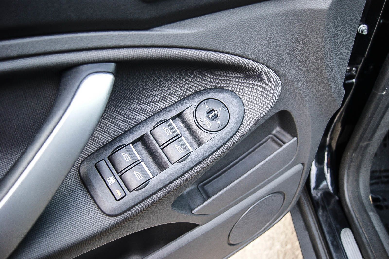 Fahrzeugabbildung Ford Kuga 2.0 Champions Edition 4x4 KLIMA SIHZG PDC