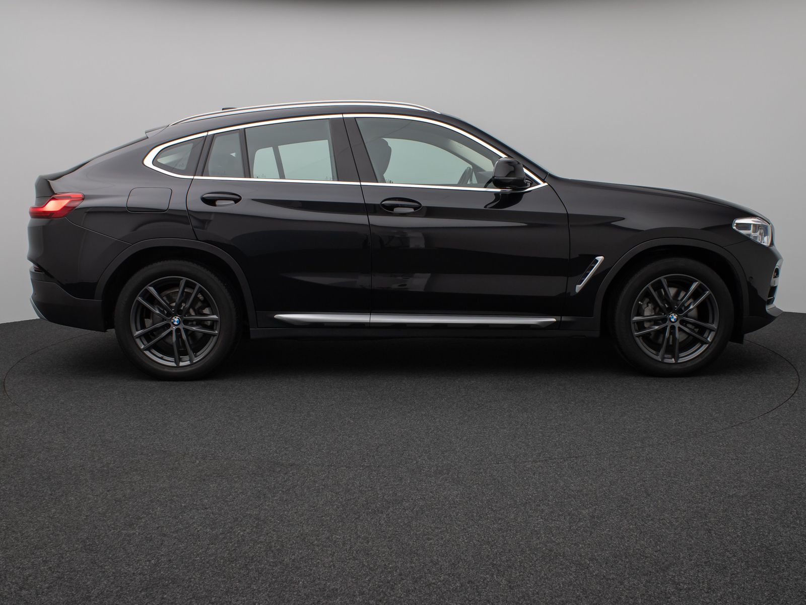 Fahrzeugabbildung BMW X4 xD30i xLine Panorama Kamera HUD DAB HiFi AHK