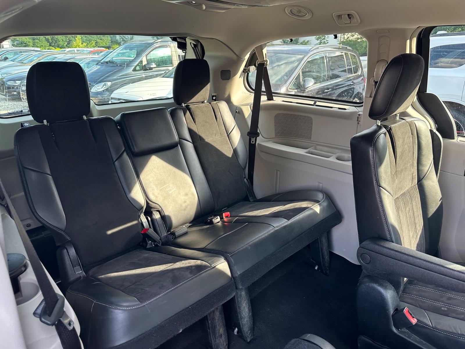 LANCIA VOYAGER 3.6 V6 283ch - PLATINUM - 7 PLACES - SIÈGES CHAUFFANTS - PORTES COULISSANTES ÉLECTRIQUES - CAMÉRA 360°