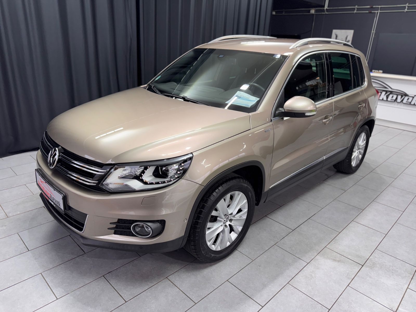Fahrzeugabbildung Volkswagen Tiguan Life BMT 4Motion|DSG|NAVI|XENON|