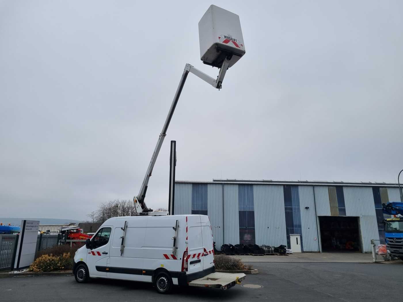 Fahrzeugabbildung Renault Master 2.3 dCi / VERSALIFT ETL-32, 12,5m