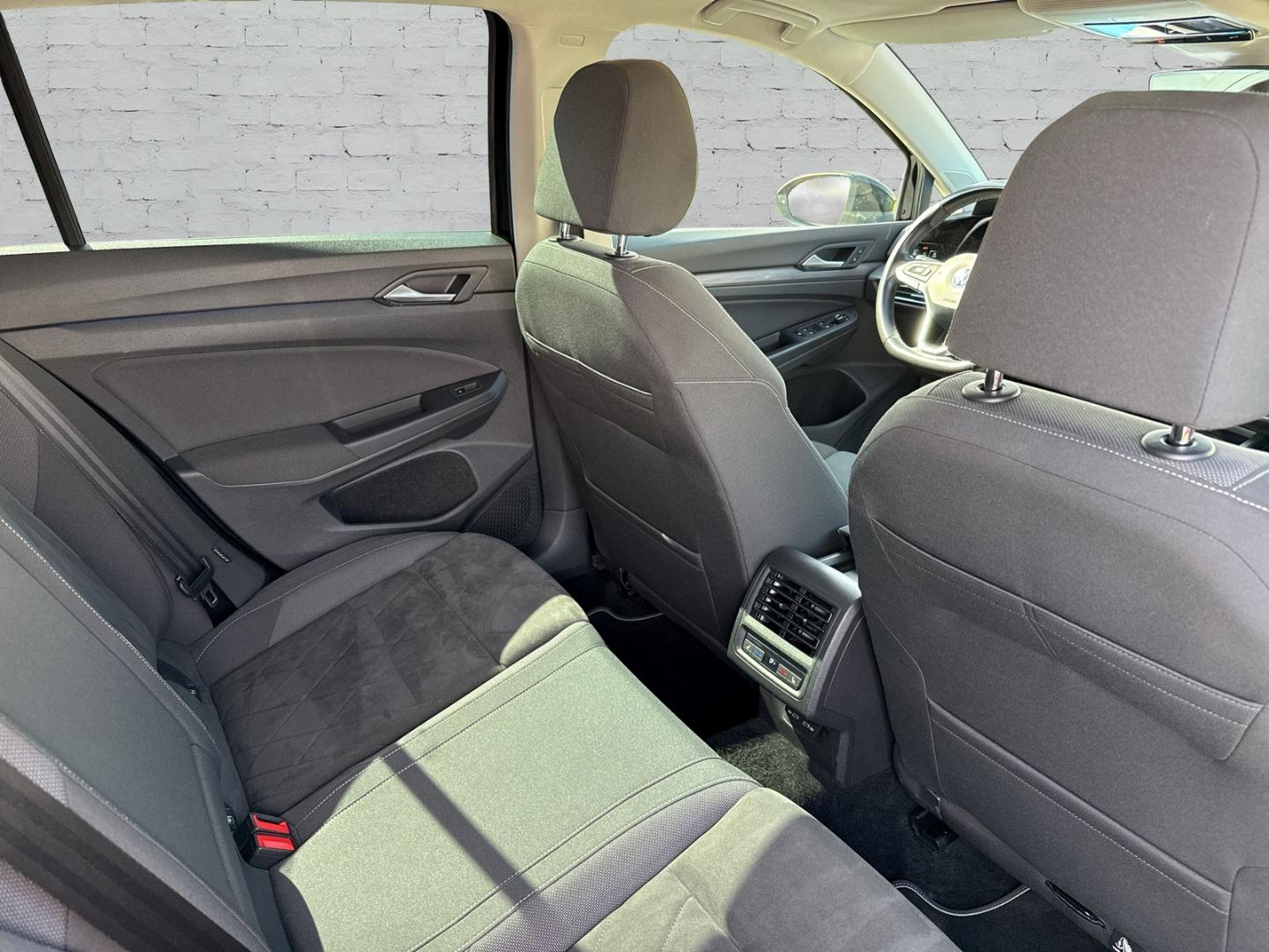 Volkswagen Golf VIII 1.5 eTSI DSG Style El. Panodach Navi D, миниатюра 11