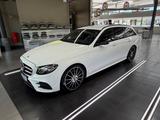Mercedes-Benz E 300 d T Autom. - - Mercedes-Benz E 300: Von Privat
