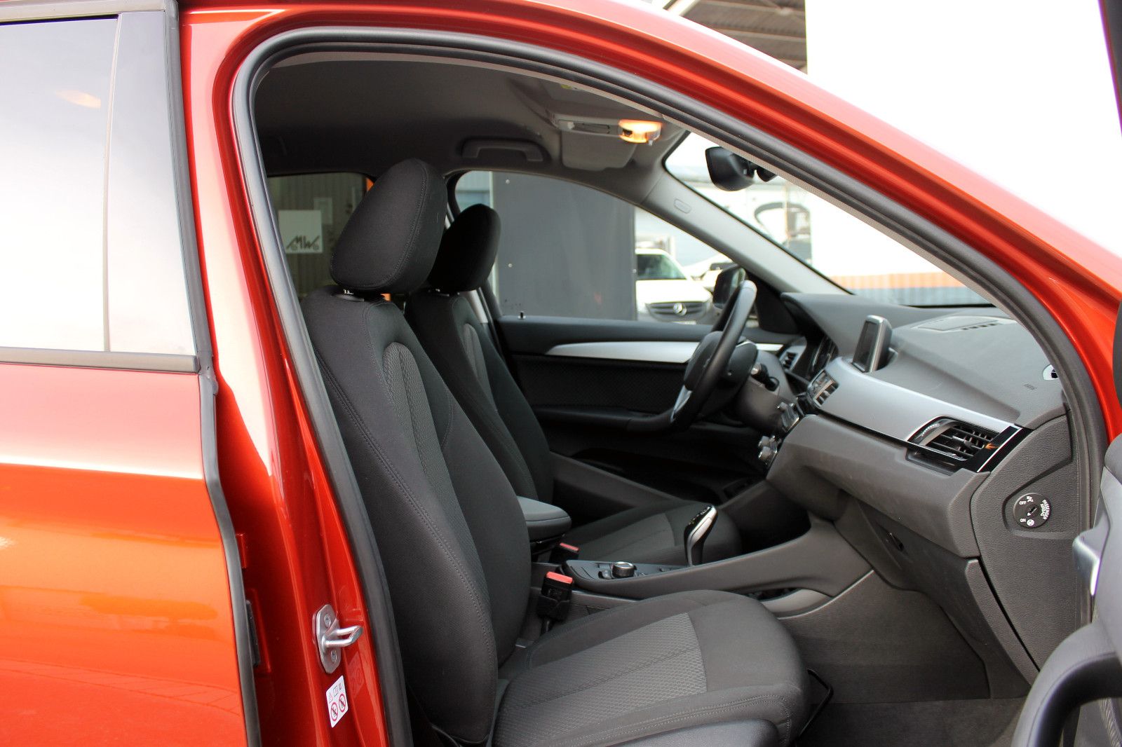 Fahrzeugabbildung BMW X1 sDrive 20i Steptr. Advantage KAM PDC SHZ TEMP