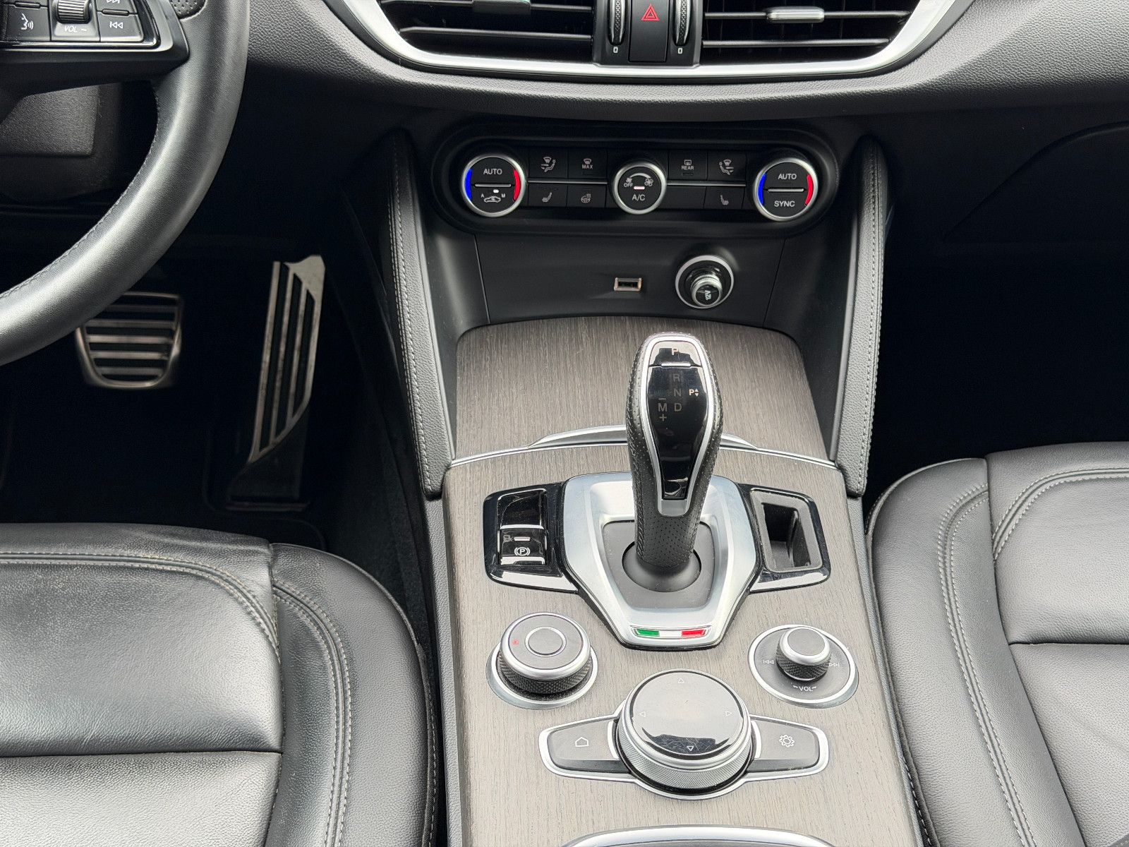 Fahrzeugabbildung Alfa Romeo Stelvio Ti Q4/MEMORY/ACC/NAVI/KAMERA/SHZ/KLIMA