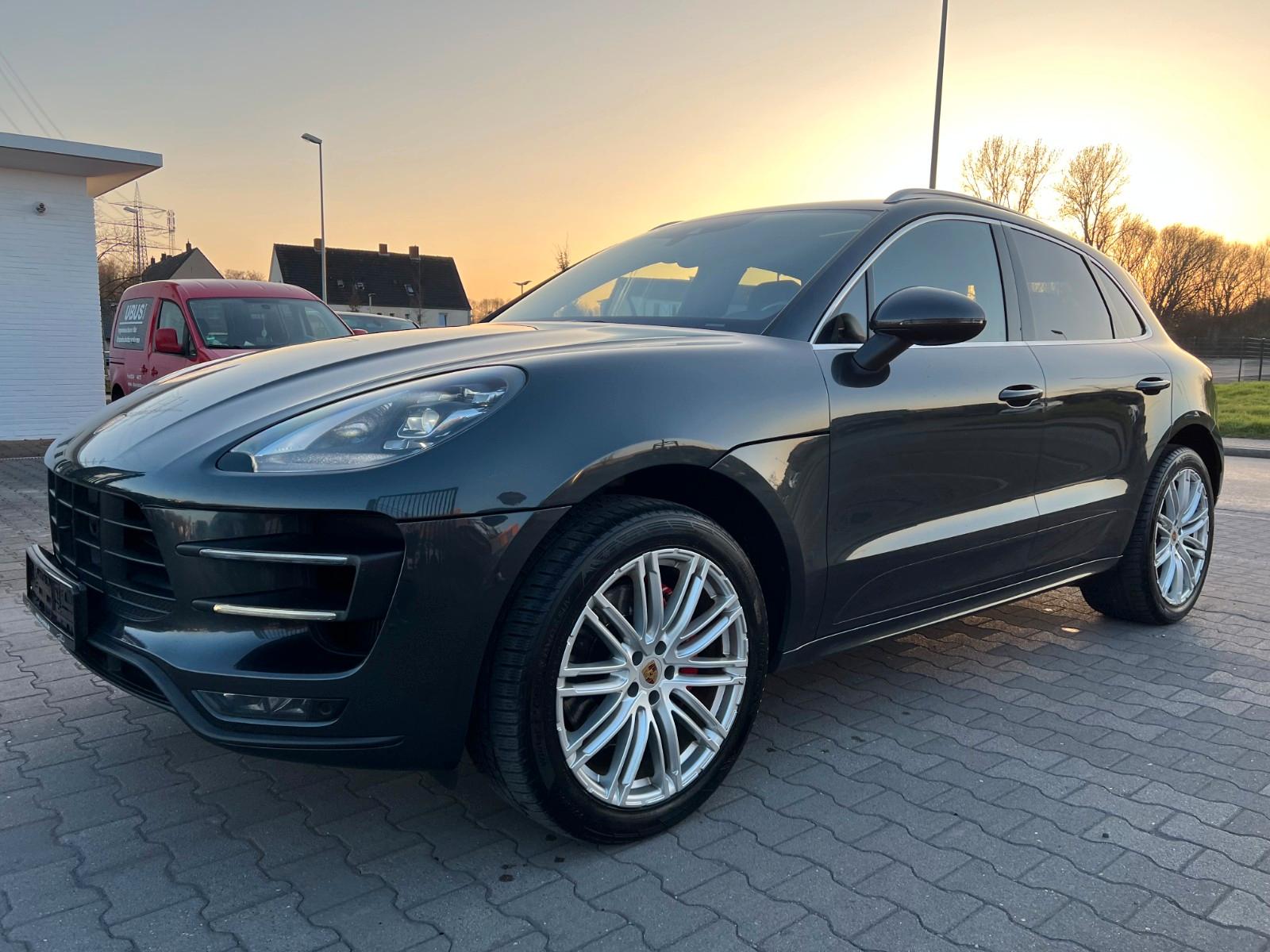 Porsche Macan Turbo Panorama