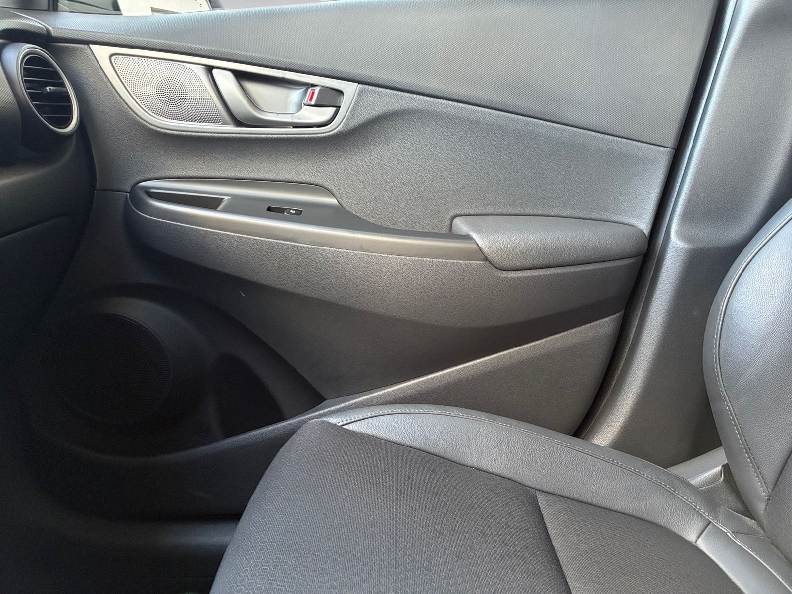 Fahrzeugabbildung Hyundai Kona Elektro Premium HUD,KlimaA,LED,Navi,SD,SHZ