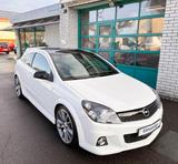 Opel Astra GTC OPC Race Camp - Opel Astra: Opc Race Camp