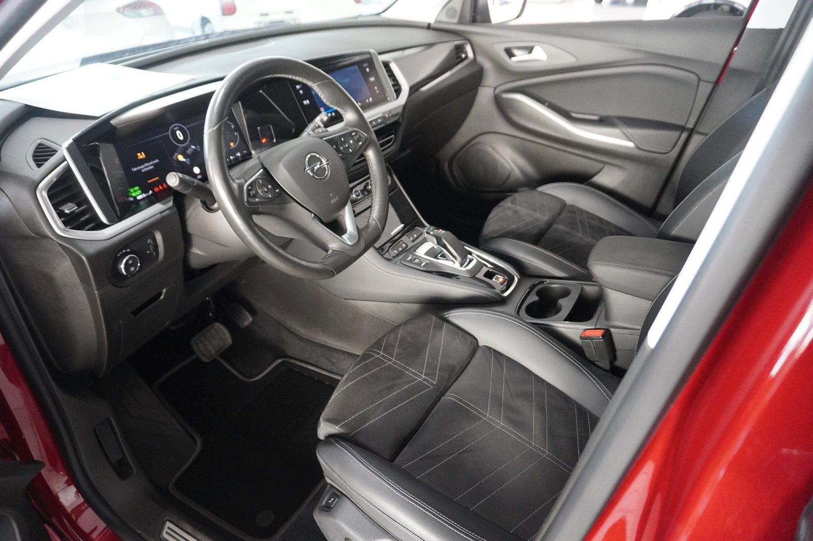 Fahrzeugabbildung Opel Grandland (X) ULTIMATE 4HYBRID NAVI/LED/360°/AHK