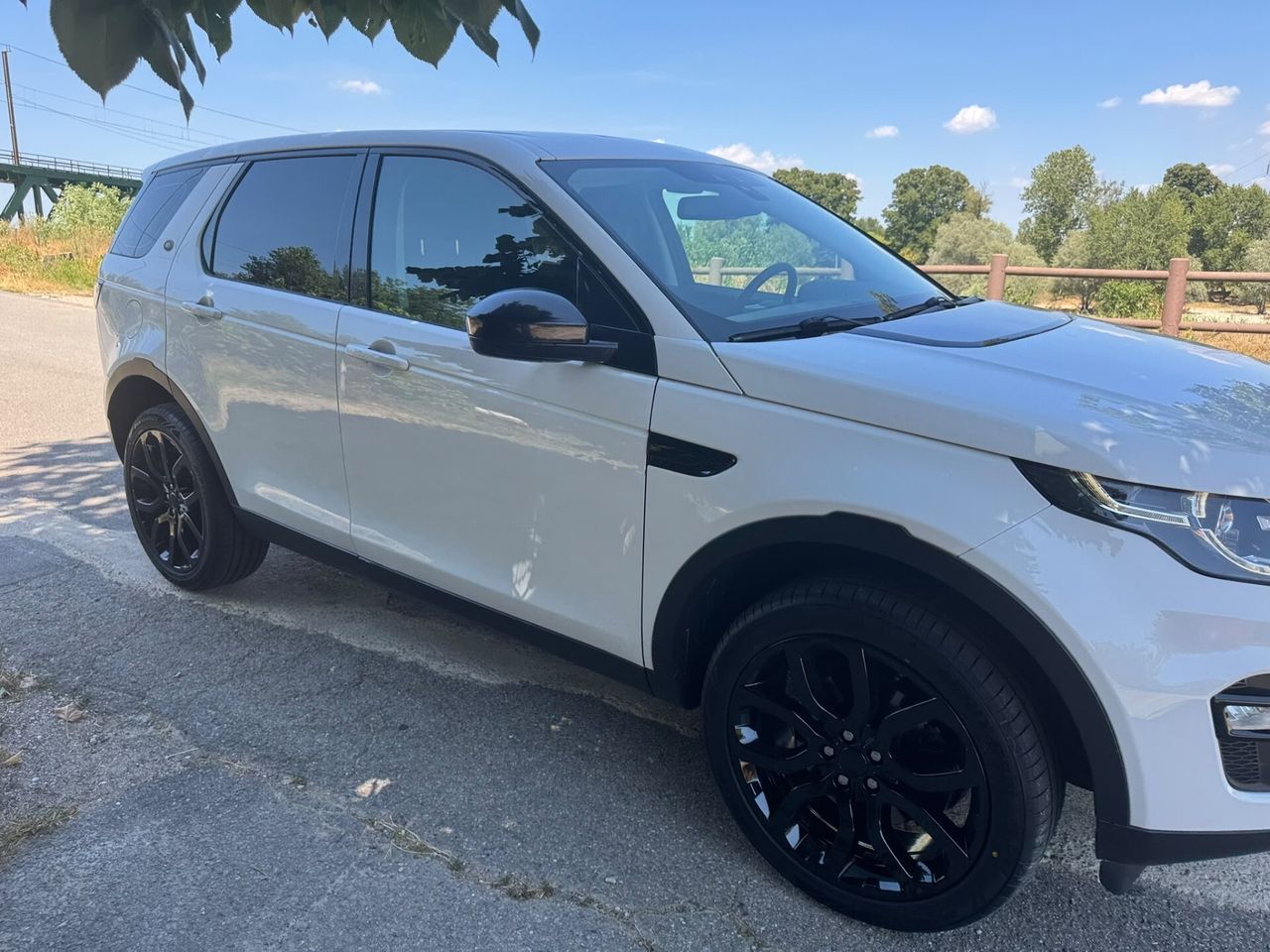 Land-Rover Discovery Sport - 1