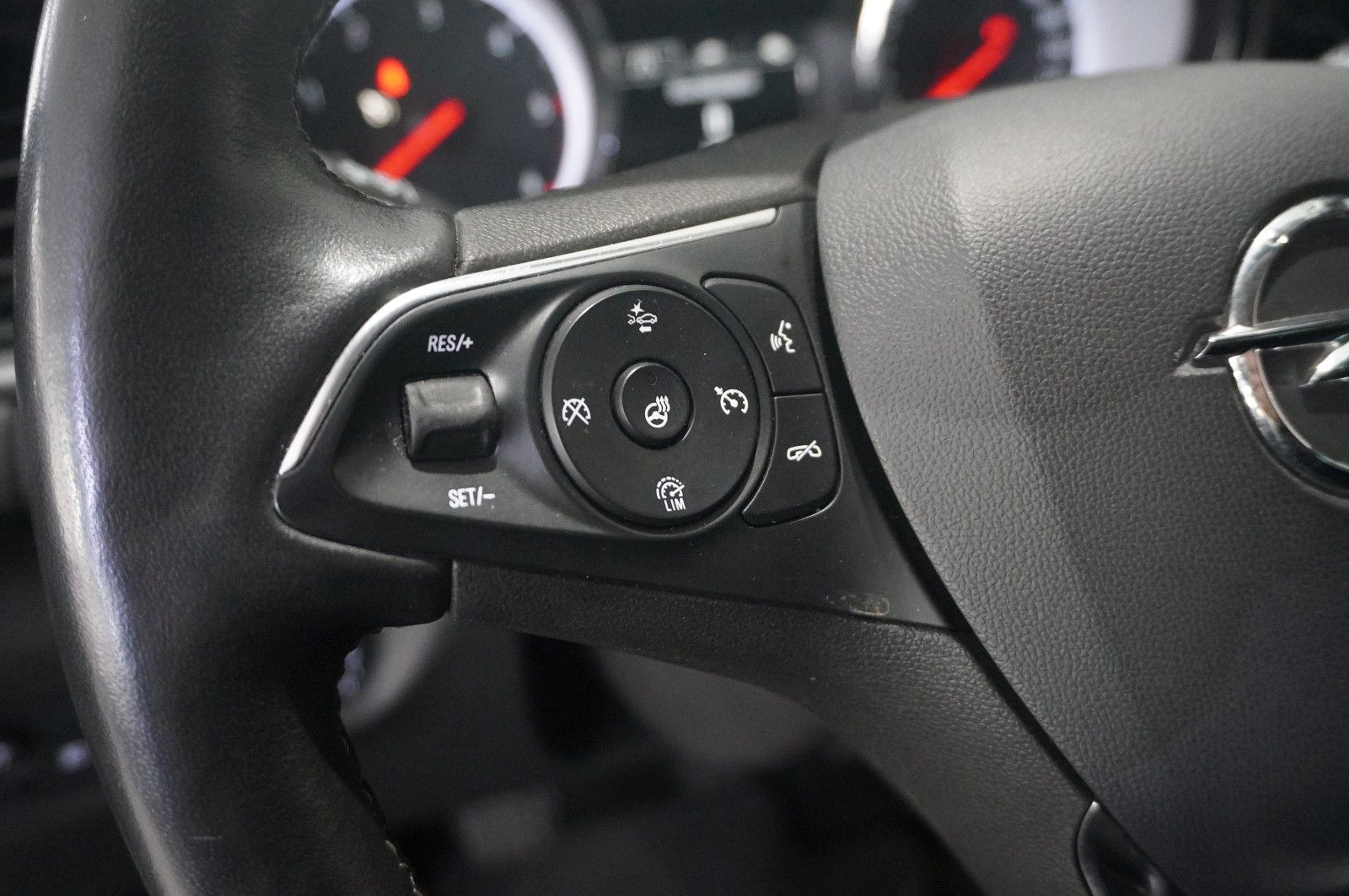 Fahrzeugabbildung Opel Insignia B ST 2.0D EDITION NAVI/LED/TEMP./SH/DAB